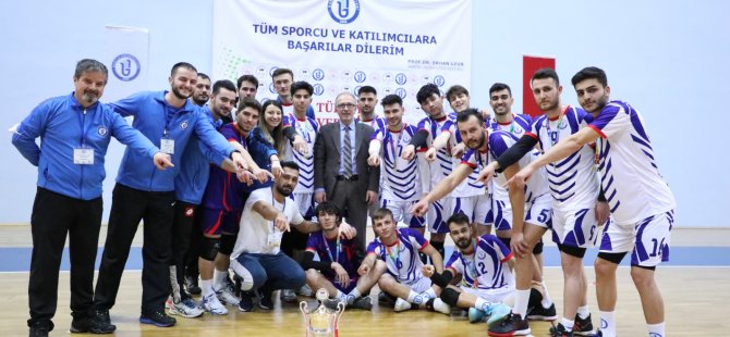 Bartın Üniversitesi Erkek Voleybol Takımı 1. Lig şampiyonu oldu