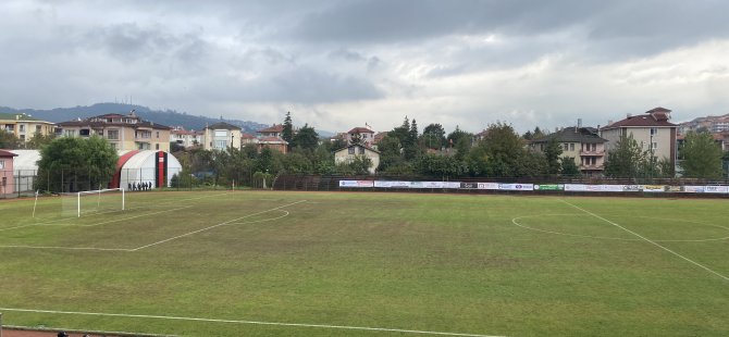 Atatürk Stadyumu'nun zemini tepki çekti!