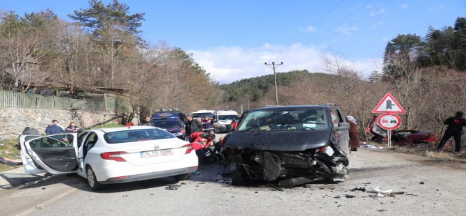 Zincirleme Trafik Kazası: 11 Yaralı