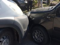 El fireni tutmayınca 2 araca çarparak durabildi