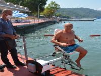 Engellilerin denize girebilmesi için özel asansör yapıldı