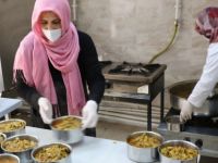 Seralarda Yetişiyor Aşevinde Pişiriliyor