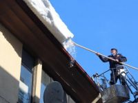 Çatılarda Biriken Karlar Temizlendi