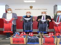 Amasra Endüstri Spor Güreş Kulübüne malzeme desteği