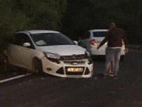2 araç kafa kafaya çarpıştı