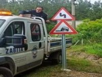Uyarıcı Trafik Levhaları Takılıyor