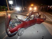 Tırda Yüklü Raylara Çarpan Otomobildeki 2 Kişi Yaralandı