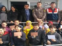 Duygu dolu mektuplar Mehmetçiğe gönderildi