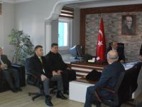 Kurum müdürleri makam aracı yerine servisle programa gittiler
