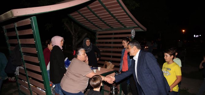 Başkan Akın, piknik alanında iftar yapan vatandaşlarla sohbet etti