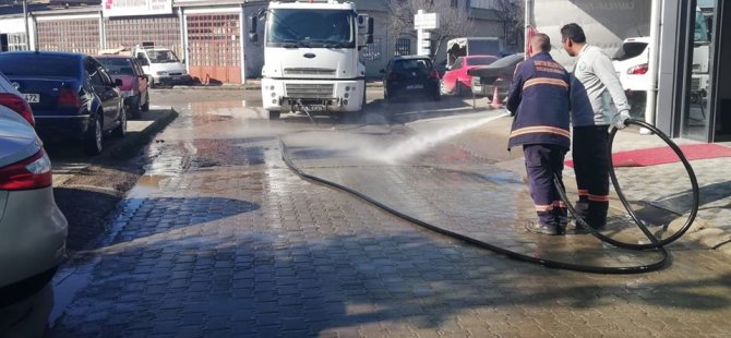 Sanayi sitesi yolları tazyikli su ile yıkandı