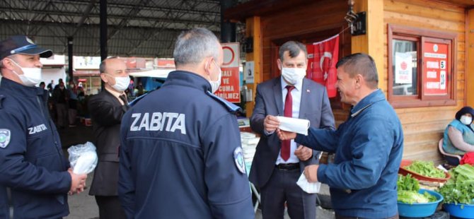 Galla Pazarında maske dağıtıldı