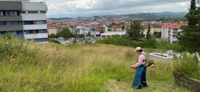 Mezarlıklarda bayram hazırlığı