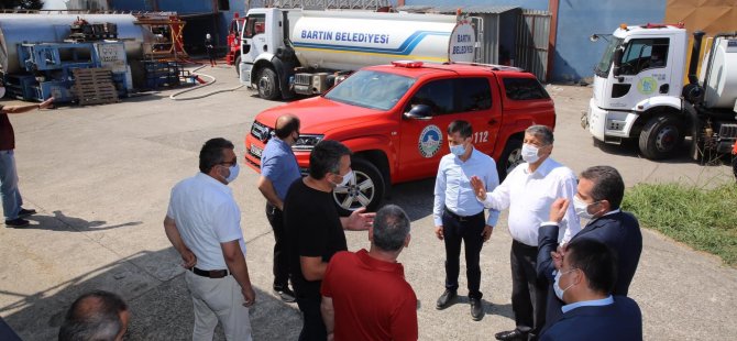 Başkan Akın, yangın çıkan fabrikaya gitti