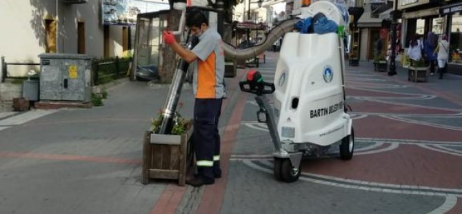 Caddeler Vakumlu Süpürme Aracı İle Temizleniyor