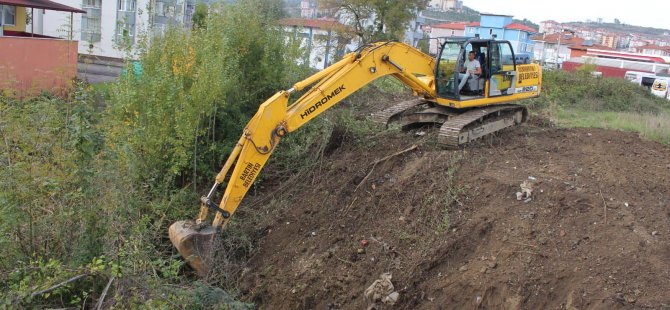 Selbasan Sokak'ta Dere Yatağı Temizlendi