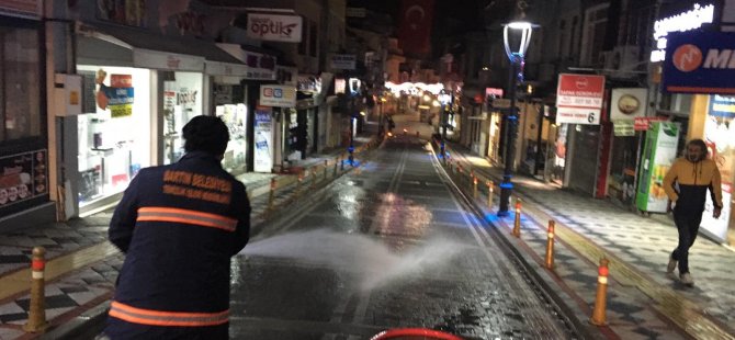 Gece Yarısı Caddeler Yıkandı