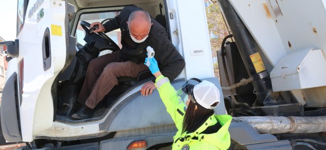 Karantinada olması gerekirken sokakta yakalandılar