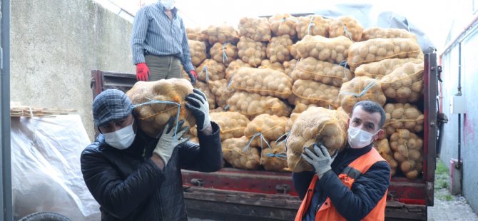 Belediye 30 ton patates dağıtıyor