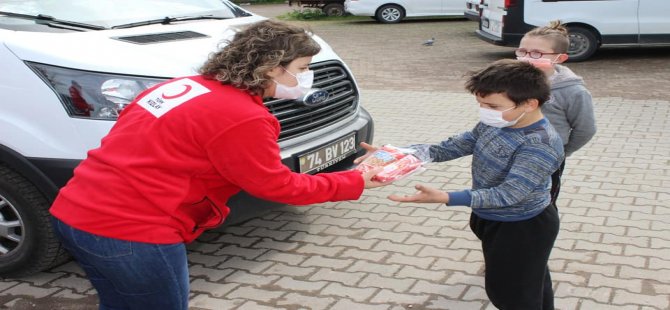 Kızılay, çocukları sevindirdi