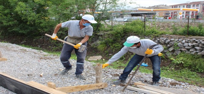 Park Alanında Çevre Duvar Çalışması Yapılıyor