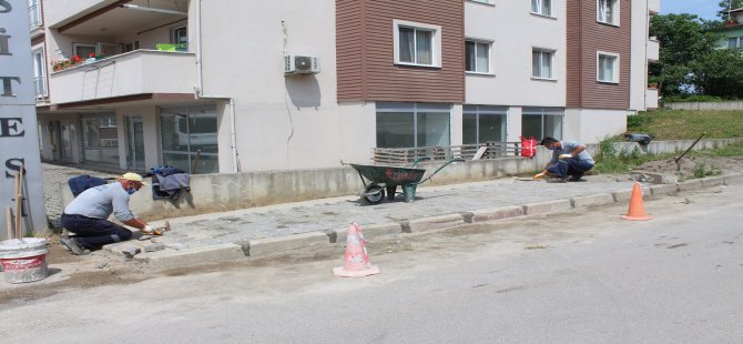 Yollar ve Kaldırımlar Bakımdan Geçiyor