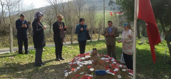 AK kadınlar şehidimizin kabrini ziyaret etti