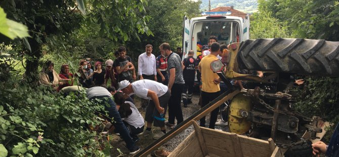 Freni arızalanan traktörün altında kaldı