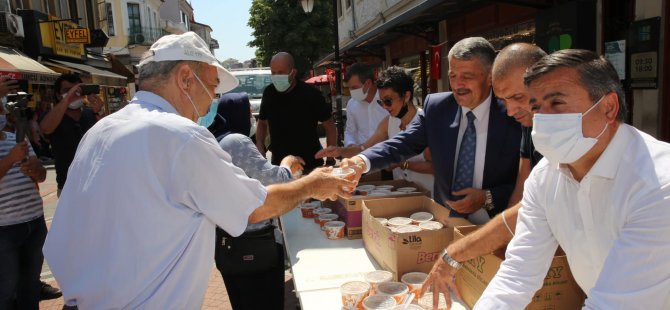 Belediye 3 Bin Kişiye Aşure İkram Etti