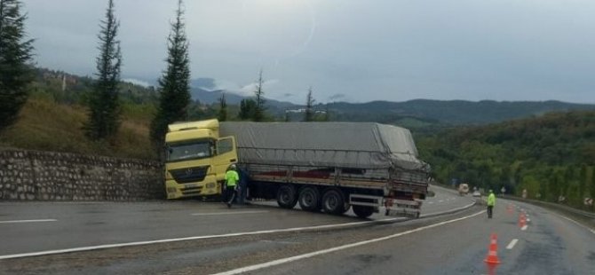 Kontrolden Çıkan Tır Duvara Çarparak Durabildi