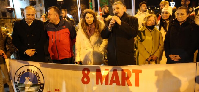 Türkiye’nin İlk ve Tek Fener Alayı Kadın Yürüyüşü Düzenlendi