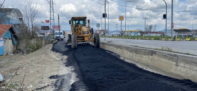 Yan Yollarda Sıcak Asfalt Çalışması Devam Ediyor