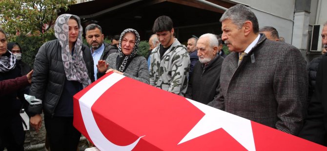 Emekli Polis Memuru Gözyaşları Arasında Defnedildi