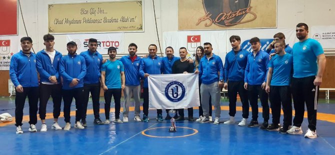 Güreşçiler Türkiye şampiyonu oldu