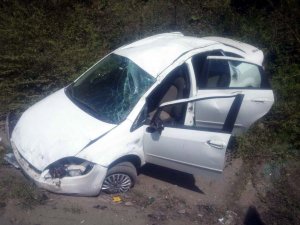 Zonguldak'ta otomobil kanala devrildi: 4 yaralı