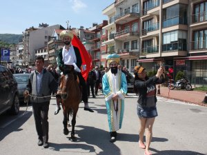 Yabancı turistler Fatih Sultan Mehmet’e büyük ilgi gösterdi
