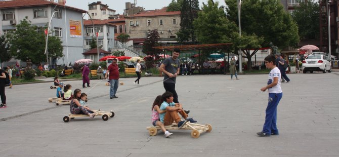 Tahta arabalar yarıştı