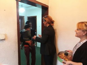 Ak Parti Kadın Kollarından Çat Kapı İftar Ziyareti