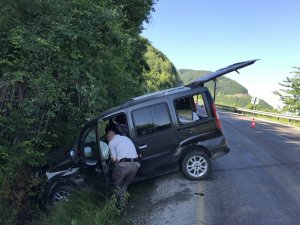Otomobil İstinat Duvarına Çarptı: 4 Yaralı