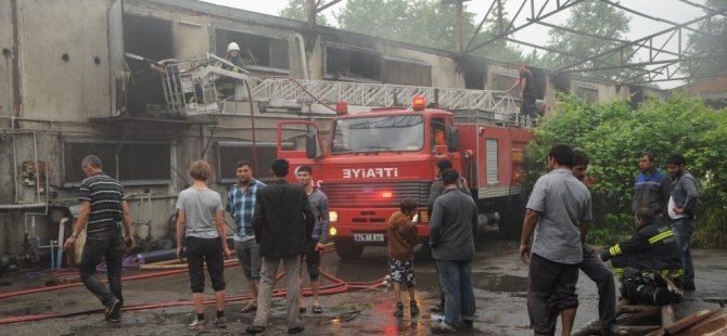 Tavuk çiftliğinde çıkan yangında 18 bin tavuk telef oldu