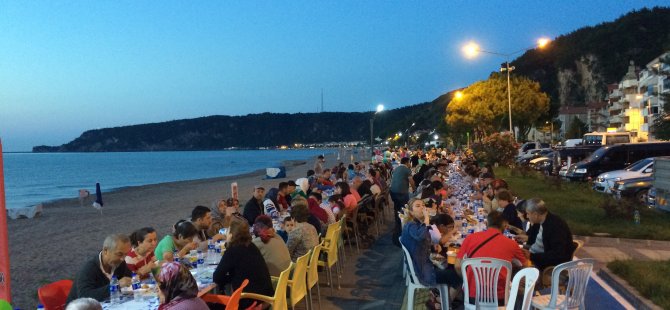 İnkumu Camii iftar geleneğini sürdürdü