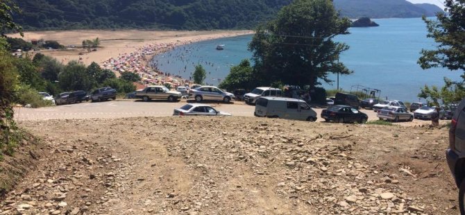 Plajda otopark için makbuzsuz para alınıyor