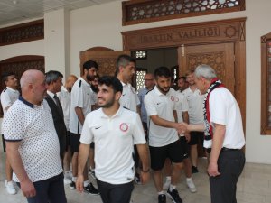 Vali Dirim, Bartınsporlu futbolcularla tanıştı