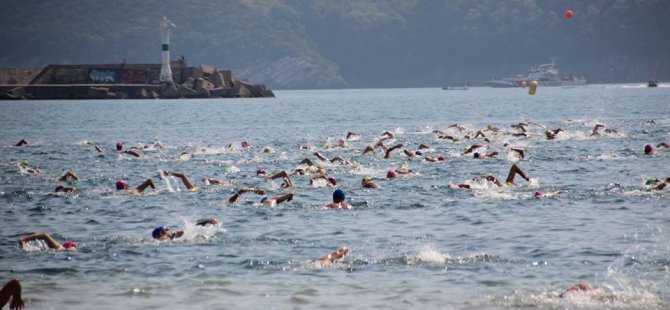 86 yaşındaki yüzücü maratona katıldı