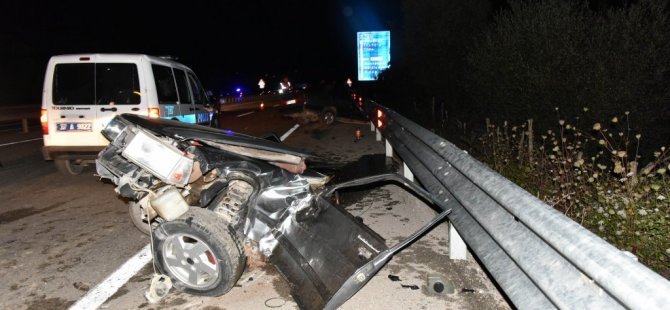 Kaza Yapan Otomobil İkiye Bölündü: 3 Yaralı