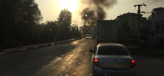 Seyir halindeki otomobil tutuştu