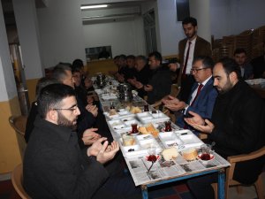 Ünsal, vaaz eğitimi alan imamlarla bir araya geldi