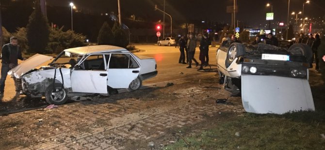 Karabük'te İki Otomobil Çarpıştı: 8 Yaralı