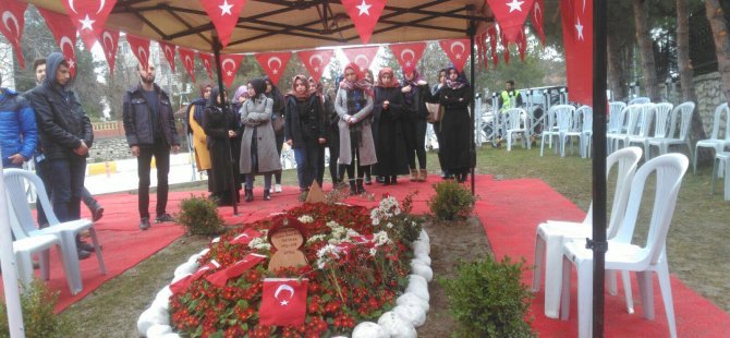 Genç Gönüllüler Topluluğu, Afrin şehidinin kabrini ziyaret etti 
