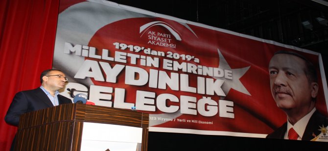 Bozdağ, Siyaset Akademisi öğrencilerine tavsiyelerde bulunarak, 2019 için yeni anayasa mesajı verdi